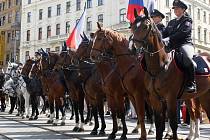 Náměstí Svobody v Brně ovládli jezdci na koních. Zahájili policejní mistrovství v jezdectví.