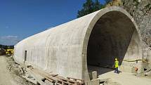 Jak probíhala stavba tramvajového tunelu v Žabovřeské.