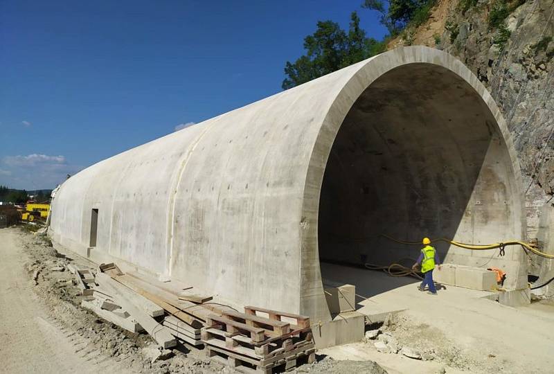 Jak probíhala stavba tramvajového tunelu v Žabovřeské.