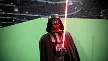 Darth Vader a jeho světelný meč. Fanoušci sci-fi filmů Star Wars, Star Trek nebo Stargate se sešli v brněnském Vida centru.