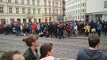 Na Malinovského náměstí se sešlo více než tisíc Brňanů.