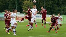 Líšeňští fotbalisté (v bílém) podlehli pražské Spartě 0:3.