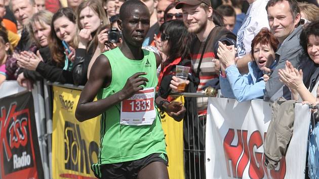  O téměř minutu a půl vylepšil maximum z prvního Brněnského půlmaratonu vítěz sobotního druhého ročníku Elisha Kiprotich Sawe z Keni.