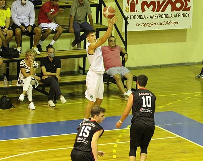 Basketbalista Radek Farský obléká dres řeckého A. O. Agriniou.