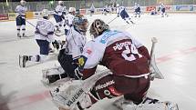 Historický hokejový zápas za Lužánkami sledovalo rekordních 21 a půl tisíce diváků. Předcházel mu koncert skupiny Kabát.