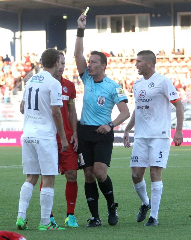 Fotbalisté brněnské Zbrojovky v pátém kole nejvyšší domácí soutěže porazili Slovácko 1:0 a ukončili čekání na první výhru v letošním ročníku. 