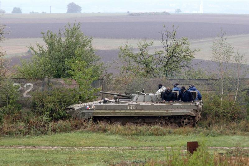 Army Day v Ořechově na Brněnsku. Zájemci se projeli v obrněném transportéru, lidé hráli i paintball.