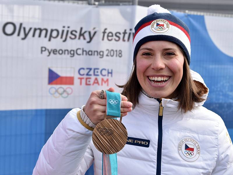 Olympijský festival v areálu brněnského výstaviště - bronzová medailistka Eva Samková.