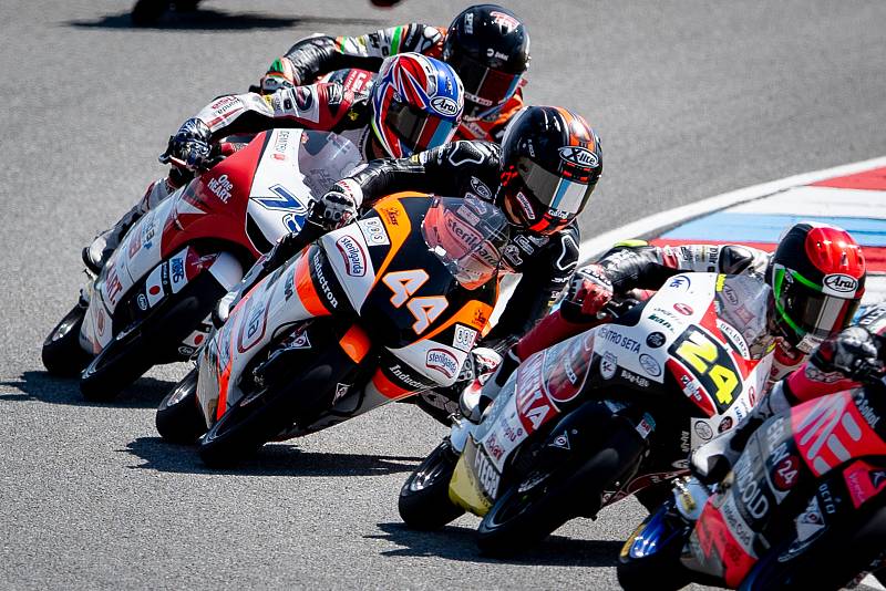 Finálový závod Moto3 Velká cena České republiky, závod mistrovství světa silničních motocyklů v Brně 4. srpna 2019.  Na snímku (střed) Aron Canet (SPA).