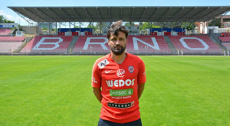 Pavel Zavadil už pózoval v brněnském dresu na stadionu v Srbské ulici.