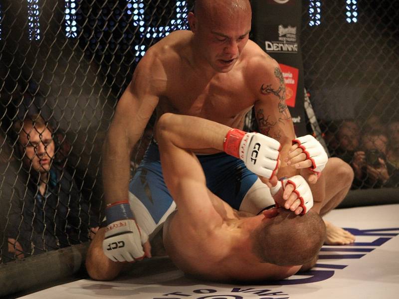 MMA Cage Fight v Brně.