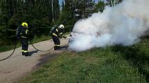 Jihomoravští hasiči zasahovali v neděli před polednem při požáru osobního auta v Oslavanech na Brněnsku.