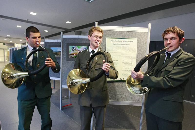 Zahájení putovní výstavy studentských fotografií z různých evropských univerzit, které mají přiblížit integraci v EU.