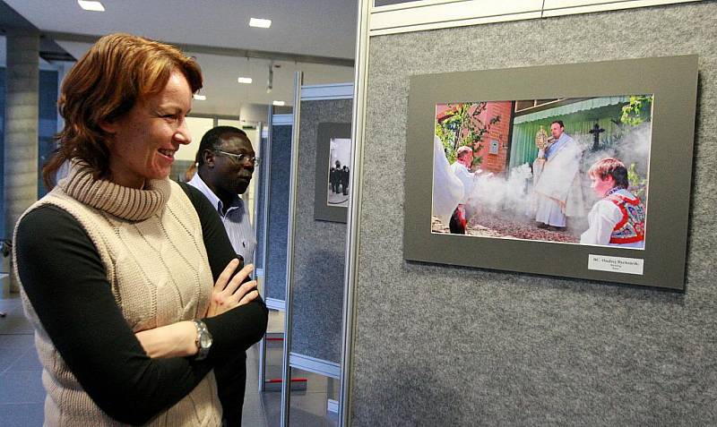 Zahájení putovní výstavy studentských fotografií z různých evropských univerzit, které mají přiblížit integraci v EU.