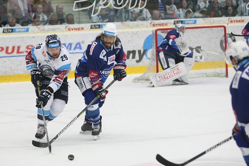 Semifinále hokejové extraligy mezi HC Bílí Tygři Liberec a HC Kometa Brno.