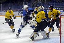 Hokejisté brněnské Komety (v modrém) porazili na domácím ledě Zlín 3:1.