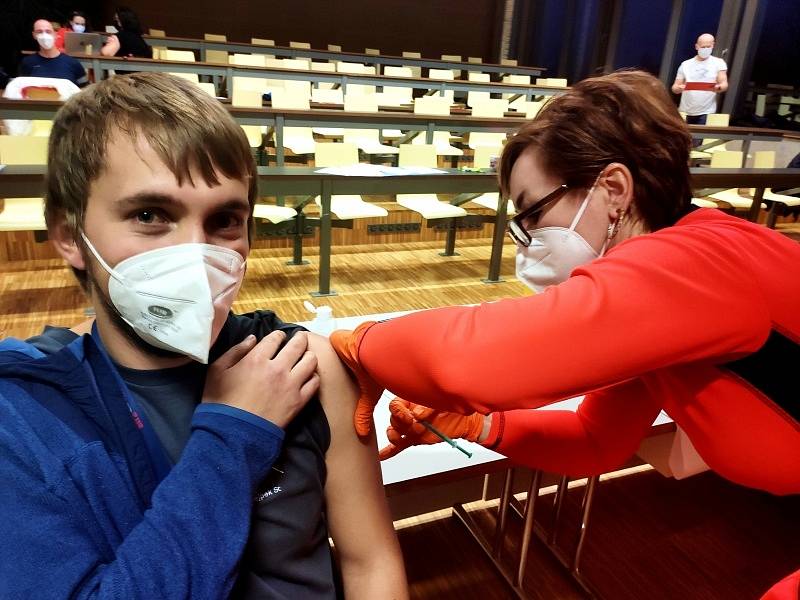 Očkování proti Covidu podstoupili záchranáři na jižní Moravě.