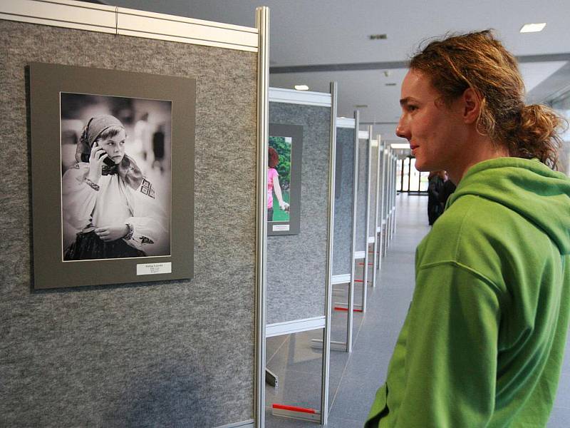 Zahájení putovní výstavy studentských fotografií z různých evropských univerzit, které mají přiblížit integraci v EU.