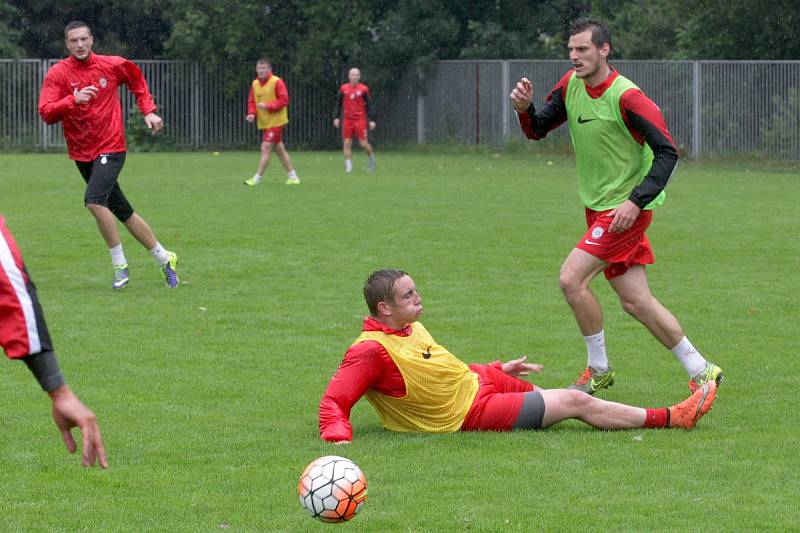 Příprava fotbalistů brněnské Zbrojovky na novou sezonu. Trenér Svatopluk Habanec se ujal týmu.