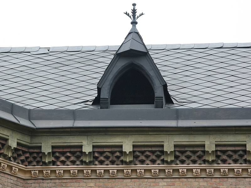 Berglerův palác známější Brňanům pod jménem Muzejka upoutá cihlovou fasádou a detaily typickými pro novogotický sloh. Dřív tam byla kavárna i restaurace, dnes je budova prázdná. 