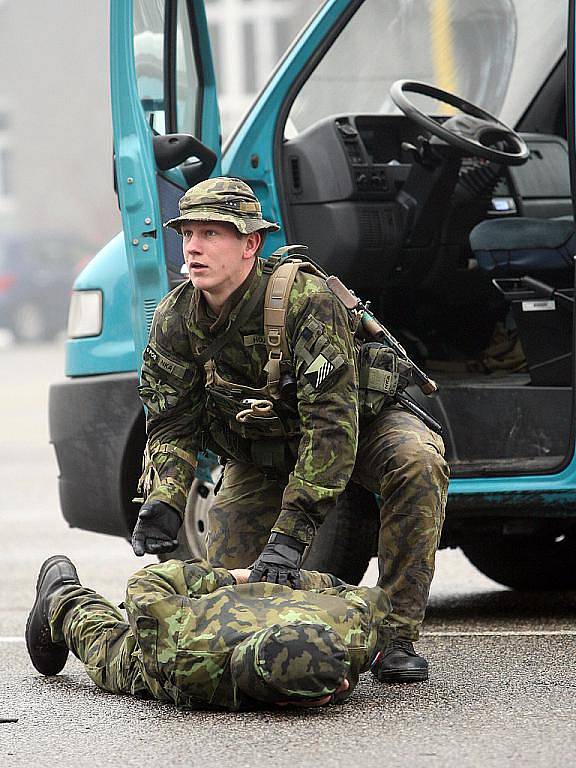 Ukázka taktických činností v podání skupiny Commandos a ukázka boje zblízka systému MUSADO MCS pro zájemce o studium na Univerzitě obrany.