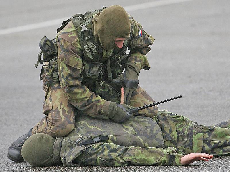 Ukázka taktických činností v podání skupiny Commandos a ukázka boje zblízka systému MUSADO MCS pro zájemce o studium na Univerzitě obrany.