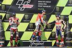 Vyhlášení vítězů závodu Moto GP - 1. Andrea Dovizioso, 2. Jorge Lorenzo a 3. Marc Márquez