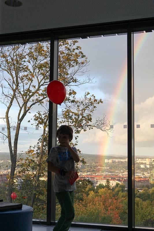 Na návštěvníky Noci vědců na brněnské hvězdárně čekala expozice velkých modelů kosmických lodí.