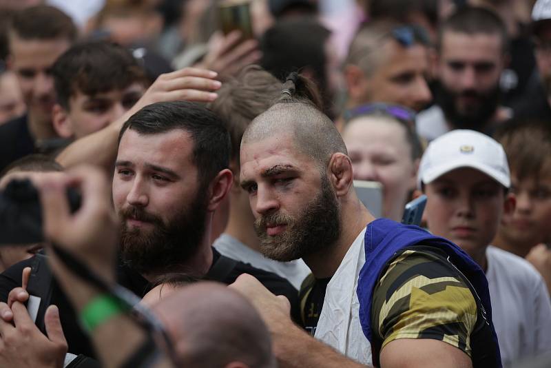 Jiří Procházka přijel do Brna, přivítání zápasníka na náměstí Svobody.