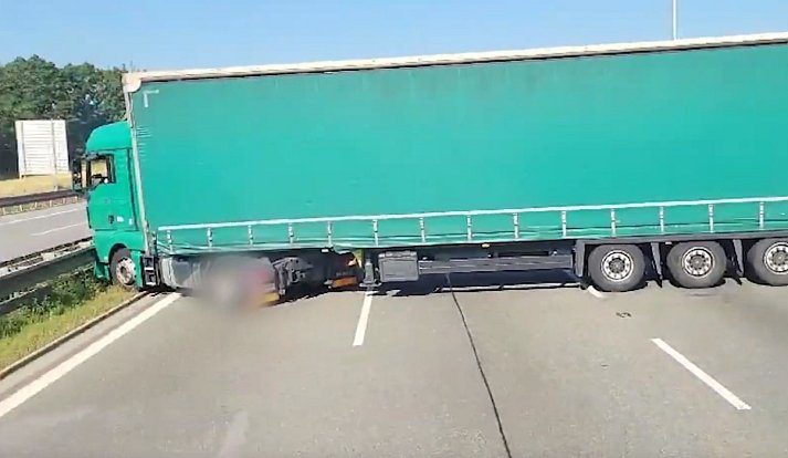 Hazardní jízdu předvedl na dálnici D1 na Brněnsku řidič kamionu.
