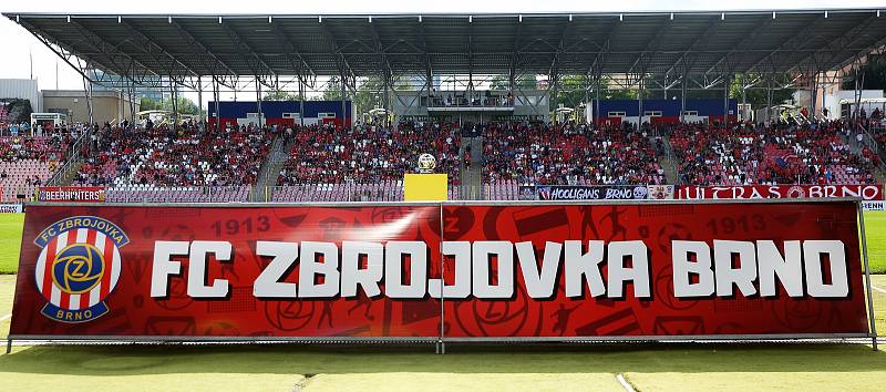 Fotbalisté Zbrojovky (v červeném) porazili Mladou Boleslav 3:1.