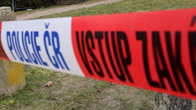 Na Vysočině našli mrtvou mladou ženu, na místě jsou policisté se psy