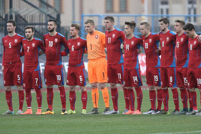 Fotbalová reprezentace do dvaceti let prohrála v přátelském zápase s mladíky z Francie 0:2. Hrálo se ve Znojmě. 