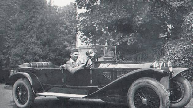 Fritz Löw-Beer za volantem vozu Lancia Lambda.