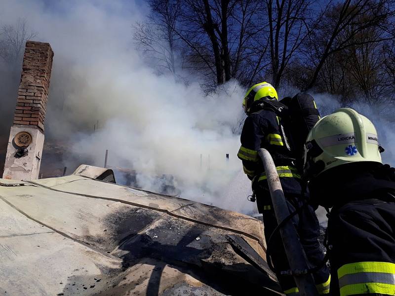 Škoda po požáru chaty v Bílovicích nad Svitavou je asi milion korun