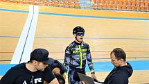 Dráhoví cyklisté brněnské Dukly (na snímku zleva fitness kouč Erik Kimmel, Tomáš Bábek a trenér Lubomír Vojta) strávili další dva týdny na soustředění v Bulharsku.