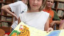 Děti v Tišnově ručně připravovaly knihy.