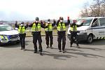 Pražští strážníci odpověděli na taneční výzvu kolegyň z Městské policie Brno.