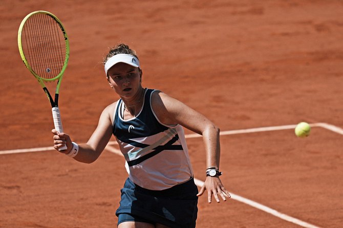 Barbora Krejčíková pokračuje v senzační jízdě na Roland Garros.