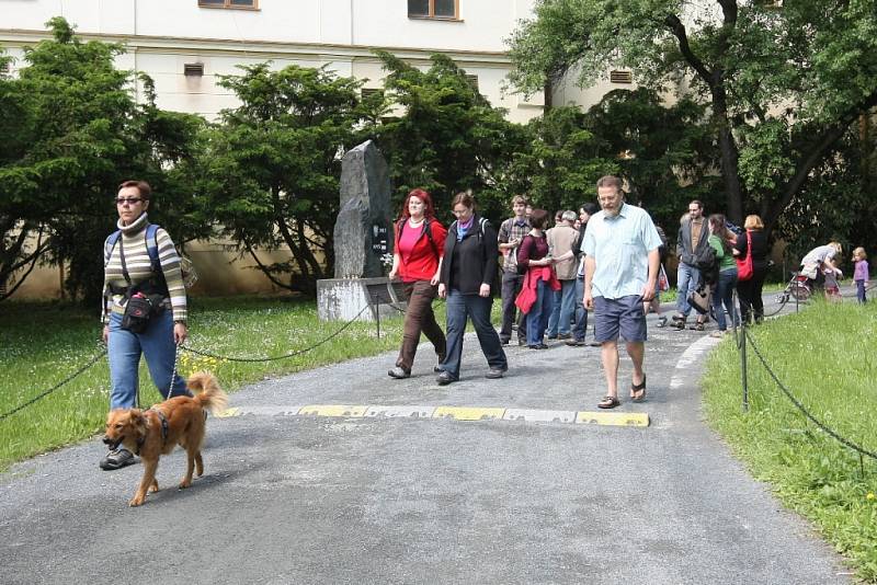 Na přibližně třicet kilometrů dlouhý pochod vyrazilo v sobotu dopoledne z Brna přibližně dvacet lidí.