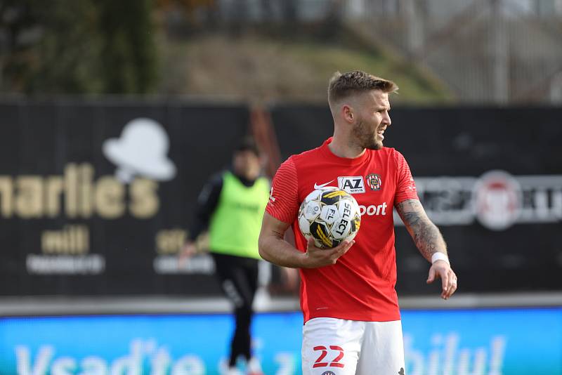 Fotbalisté Zbrojovky (v červeném) podlehli Jablonci 1:2.