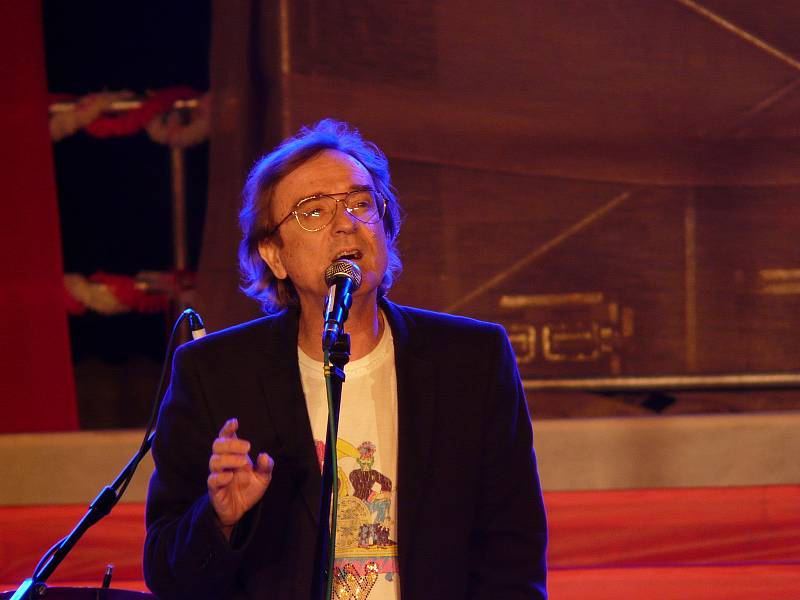 V roce 2009 vystoupil Miro Žbirka v sobotním večerním programu na hlavní tribuně při Znojemském historickém vinobraní.