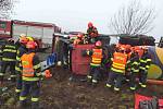 Smrtí řidiče skončila havárie nákladního auta mezi Tvarožnou a Blažovicemi na Brněnsku.