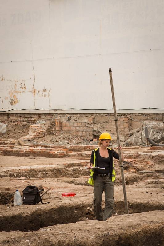 Archeologické vykopávky na parkovišti za besedním domem. Má zde být postaveno Janáčkovo kulturní centrum.