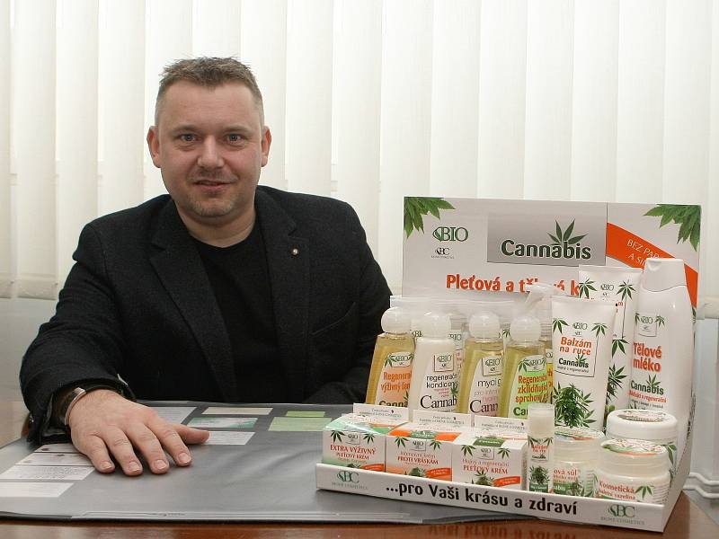 Na marihuanové kosmetice láká podle Jaroslava Šandery (na snímku) chuť něčeho zakázaného a zároveň pověst účinného léku na lupénku nebo ekzém.
