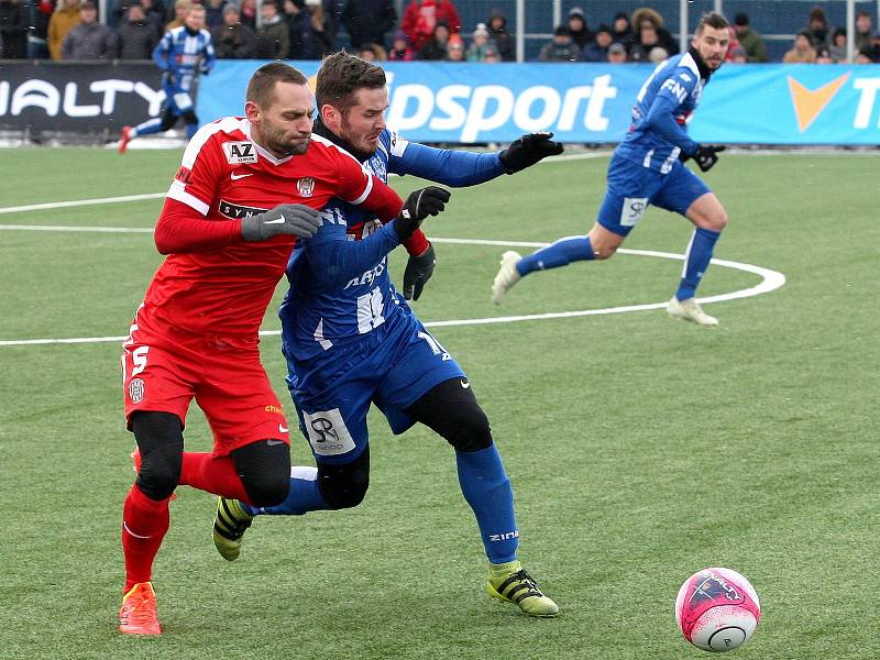 Zápas Tipsport ligy mezi 1. SC Znojmo (modrá) a FC Zbrojovkou Brno (červená).