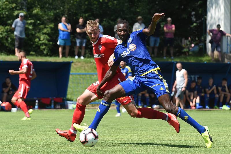 Přípravný zápas mezi Zbrojovkou Brno (červená) a Jihlavou (modrá)