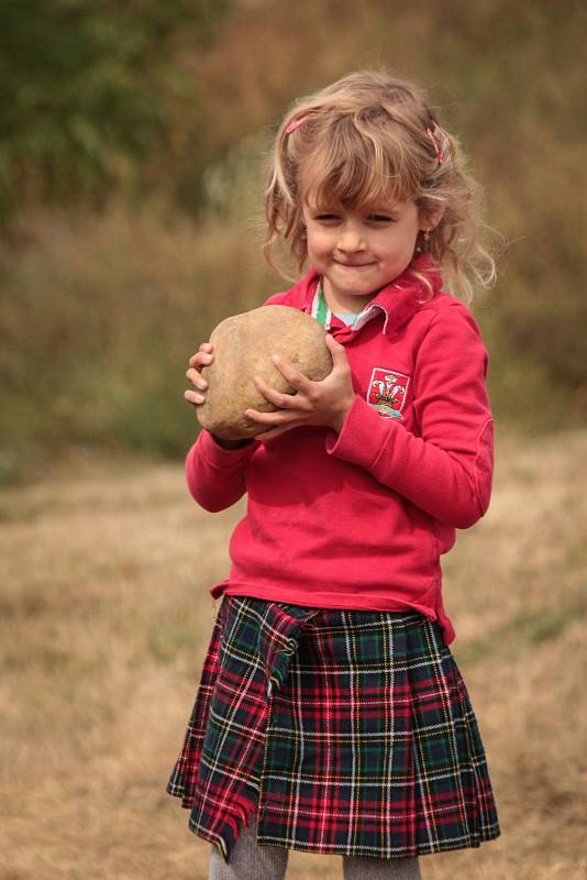 Highland games, tedy skotské hry, přilákaly na Kraví horu stovky návštěvníků. Odvážlivci si zkusili typické silové disciplíny.