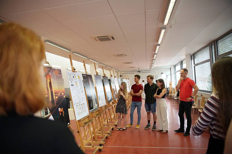 N Tower (dříve AZ Tower) je nejvyšší budova v zemi. Brněnští architekti uspořádali pro studenty soutěž, ve které mohli představit svoje vize. Divoké i střídmější návrhy prošly soutěžním sítem a architekti vybrali na závěrečné výstavě výherce. Záběry jsou 