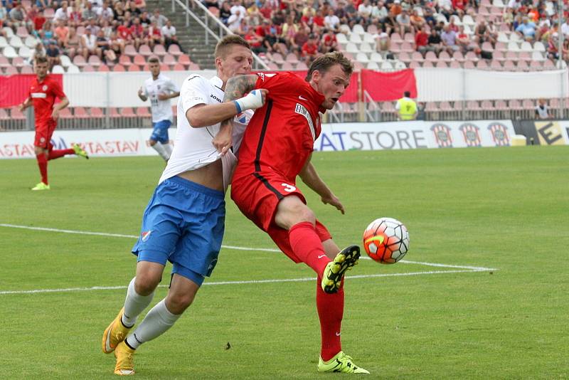 Fotbalisté Zbrojovky Brno (v červeném) porazili Baník Ostrava 2:1.